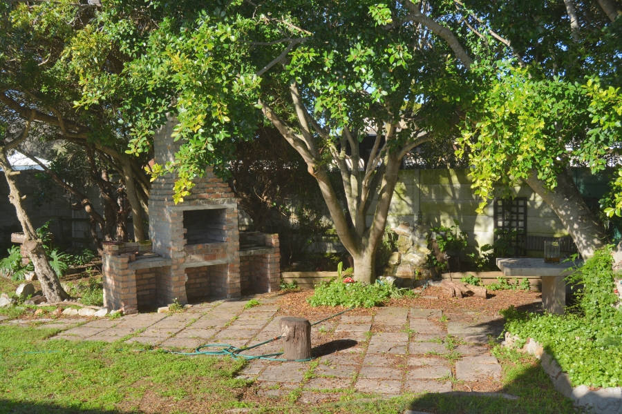 3 Bedroom Property for Sale in Sandbaai Western Cape